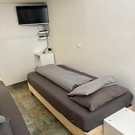 Industrial 2 Apartman