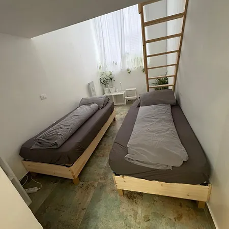 Industrial 2 Apartman